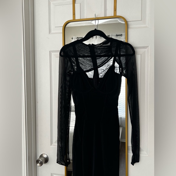 BEATRICE
BLACK CORSET MIDI DRESS - Picture 6 of 10